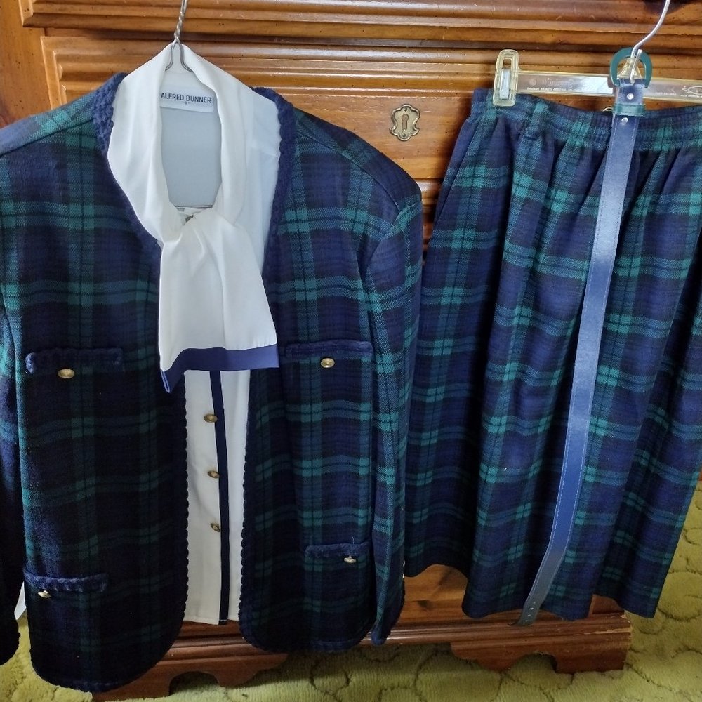 Never Worn Vintage Alfred Dunner Green/Blue Plaid Sweater/Skirt Set w/ Tie Neck